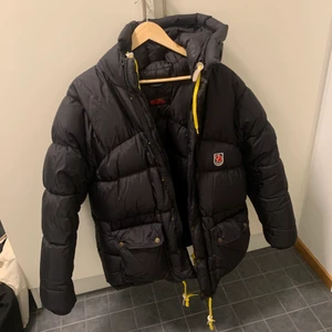 Fjällräven strl XS - Kollar intresset av att köpa min fjällrävenjacka🥰 En svart i strl XS