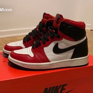 Jordan snake satin - Storlek 35,5 men är som en 36, använda 3-4 gånger.