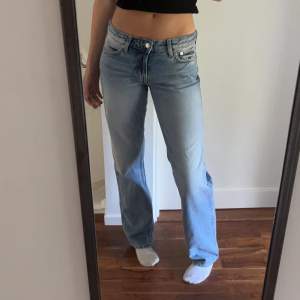 Arrow Low Straight Jeans från weekday. Oanvända lappen finns kvar, nypris 550kr men säljer för 250💗