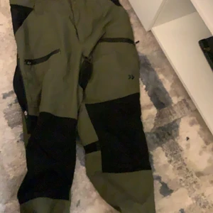 Sköna skogs byxor  - Har används 1 gång och den väldigt sköna, dem är i bra skick.