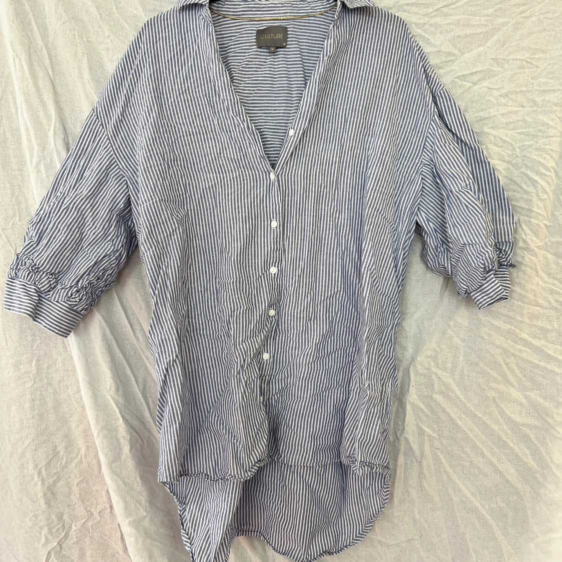 Blå randig strandkläning