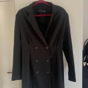 Blazer dress - Fin svart blazer dress i storlek 36 från Chiquelle. Väldigt fint skick! 