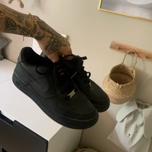 Nike air force  - Jätte Fint skick! Utan innersula då ja haft egna och hittar inte dom igen.
