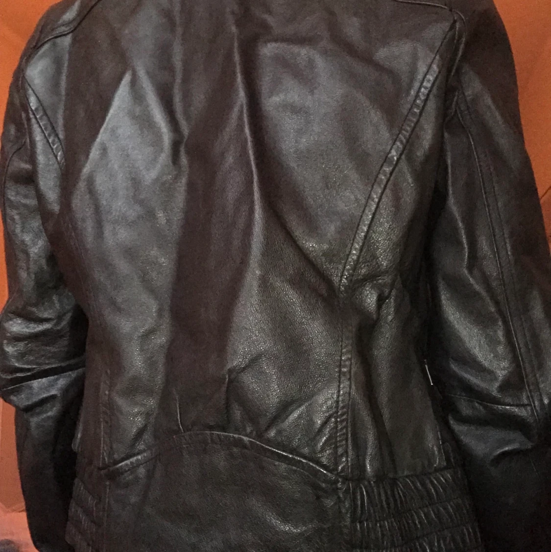 Mörkbrun jacka i veganskt läder! S - 91