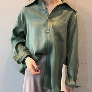 GRÅ silkes tröja - Säljer min silkes tröja från zara i storlek S. OBS FÖRSTA BILDEN ÄR INTE MIN TRÖJA UTAN ANDRA BILDEN. Köpte för 400 kr men säljer för 150 kr. 