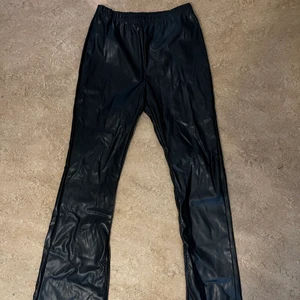 Läderbyxor helt nya - Helt nya läderbyxor i storlek S Skitsnygga men tyvärr för små för mig. 