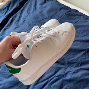 Adidasskor - Supersköna skor men tyvärr bara använda en gång pga för stora :-/ hämtas i Telefonplan eller så står köparen för frakt ☺️🥰