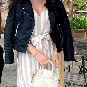 Byxdress - Snygg byxdress med vida ben och vringad upptill. Skriv privat för fler bilder!❤️