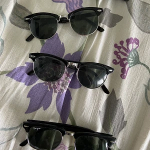 3 par Solglasögon One Size - 3 par oanvända solglasögon. 2 från granité och 1 par från Haga. Bra och snygga till sommaren. Passar till allt enligt mig. Köparen står för frakt