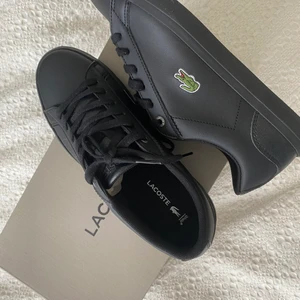 Lacoste sneakers  - OANVÄNDA!!! OBS! Jag har storlek 36 och de var för stora