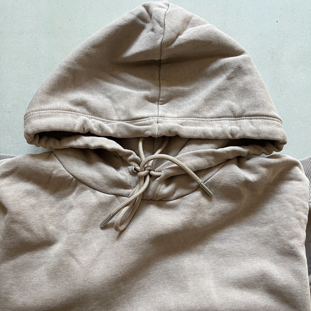 Beige Huvtröja från H&M Storlek M Använd men i gott skick. Huvtröjor & Träningströjor.