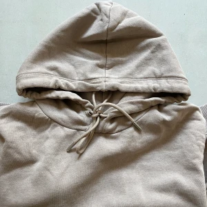 Huvtröja från H&M, storlek M - Beige Huvtröja från H&M Storlek M Använd men i gott skick