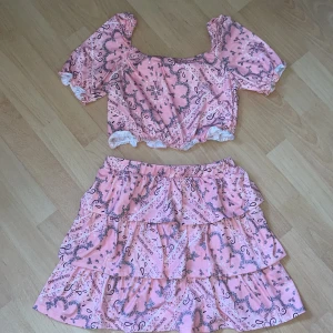 Riverisland set storlek S - Jättegulligt riverisland set med lite bandana inspo, så gulligt på sommaren och så behagligt tyg🌸🫶 köpte settet för 550kr💕