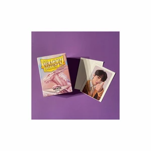 VILL SÄLJA - vita dragonshield sleeves, 39 sleeves: 30 kr + frakt (26 kr)