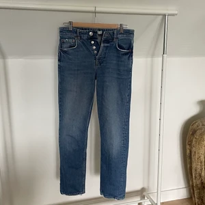 Loose fit jeans från Gina Tricot  - Snygga high waist jeans från Gina Tricot storlek 36