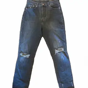 högmidjade gråa jeans, endast testade skriv för mer info eller bilder