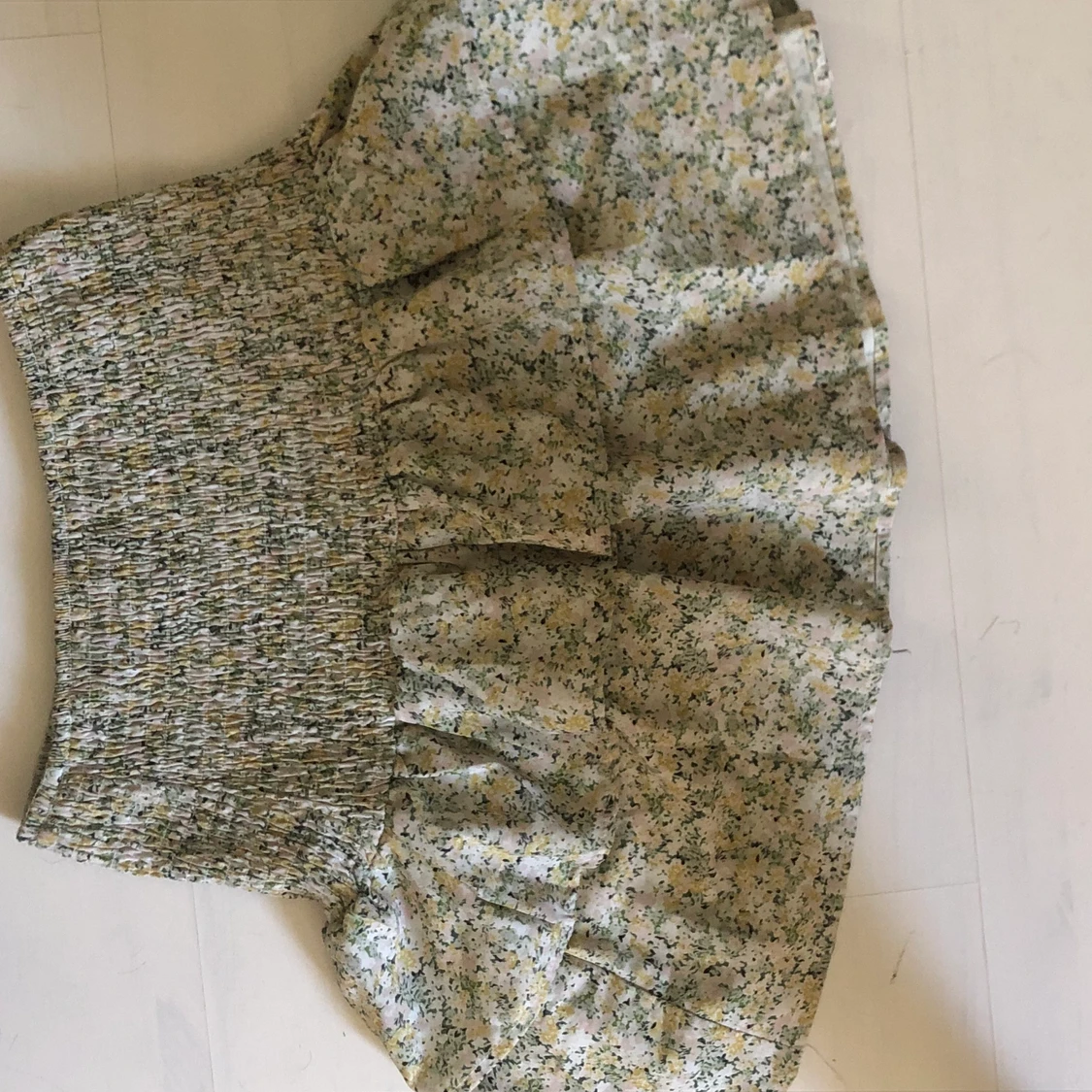 Grön blommig volangkjol 