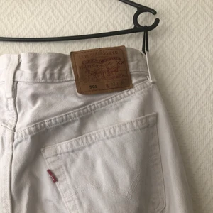 Levis 501 - Levis 501  Hela i tyget men något missfärgade Storlek W33L30
