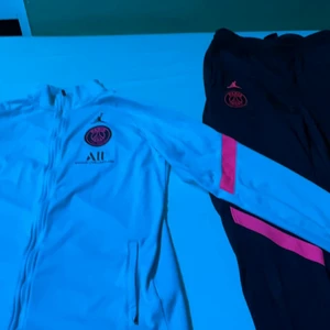 Psg tracksuit  - Psg set byxor och tröja för 1700 storlek på tröja XL 158-170 byxor XL 158-170