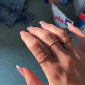 Ring - 4 stycken ringar. Köp alla för 49 kr