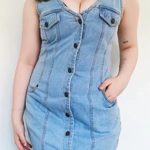 Jeansklänning - Super snygg jeansklänning, säljare endast estersom den inte passar mig Storlek M 