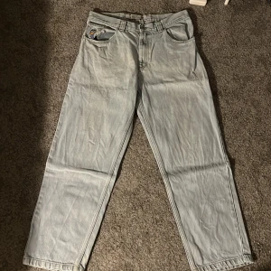 Polar byxor - Polar 93 denim i ljusblå, skriv för mer bilder 