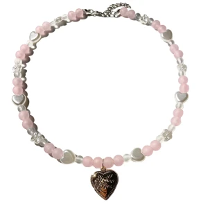 Dream Lovers Necklace - Super gulligt rosa halsband💌💗  Bjuder på gratis frakt 🚚💌 Betalning sker via swish, skriv vid intresse!💗