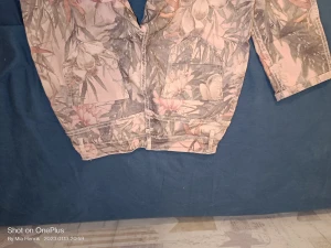 Vändbara stretchjeans rosa/grå - Dessa stretchjeans kan du ha antingen rosa ELLER vänd dem och få ett par grå/rosa! Bakfickor och två framfuckor. Storlek S 