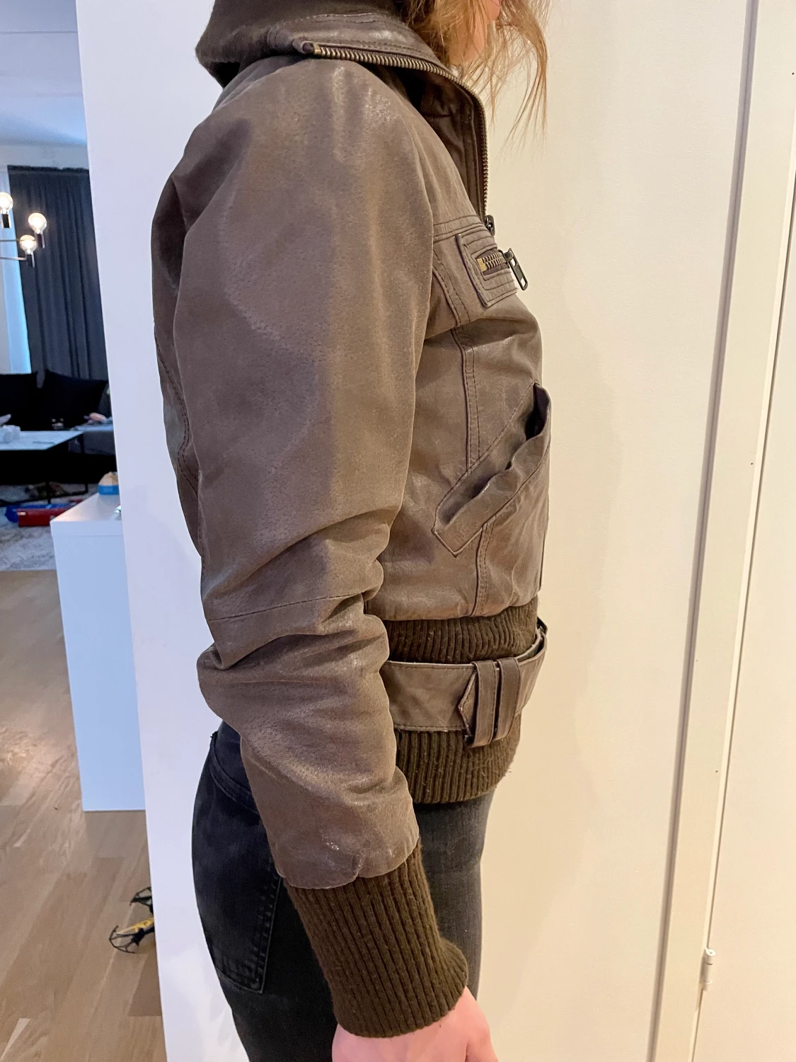 Brun skinnjacka  - 90