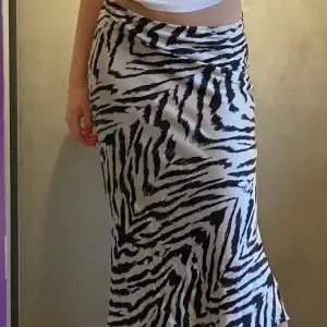 Jätte snygg kjol med zebra mönster🥰✨