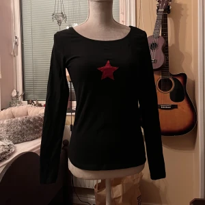 ⭐️ tröja - tröja med stjärna jag själv sytt dit