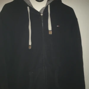 Tommy hilfiger zip - 7/10 cond 