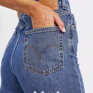 Har ett par jätte snygga Levis jeans i storlek 29 ,501! Passar mig bra är ca 166 lång. Pris kan absolut diskuteras❤️