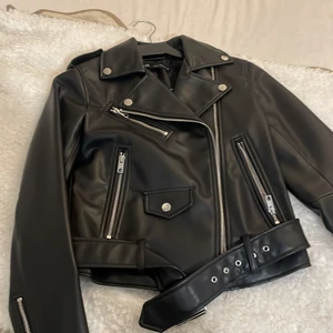 Skinnjacka - Skinnjacka från zara i storlek xs