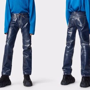 EYTYS Cypress blå Strl. 26/34 Helt Nya! - Jeans från Eytys i modellen Cypress storlek 26/34. Helt nya med alla lappar kvar, endast testade. Nypris 2000kr. 