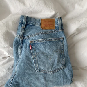 Levis jeans 501 - Levis jeans 501 som bara är använda ett fåtal gånger. Jag kan leverera jeansen men då ingår inte frakten. 