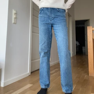 Jeans - Säljer dessa raka jeans som aldrig kommit till användning. 