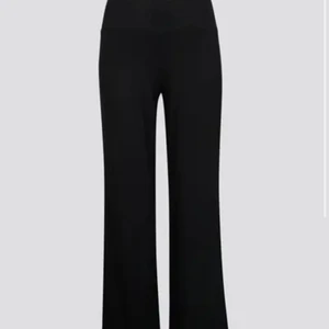 Kostymbyxor - Ett par helt nya kostymbyxor från Cubus med prislappen kvar🤍köpte de för 399kr🤍