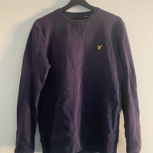 Lyle & Scott Sweatshirt - Marinblå lyle & Scott sweatshirt storlek S