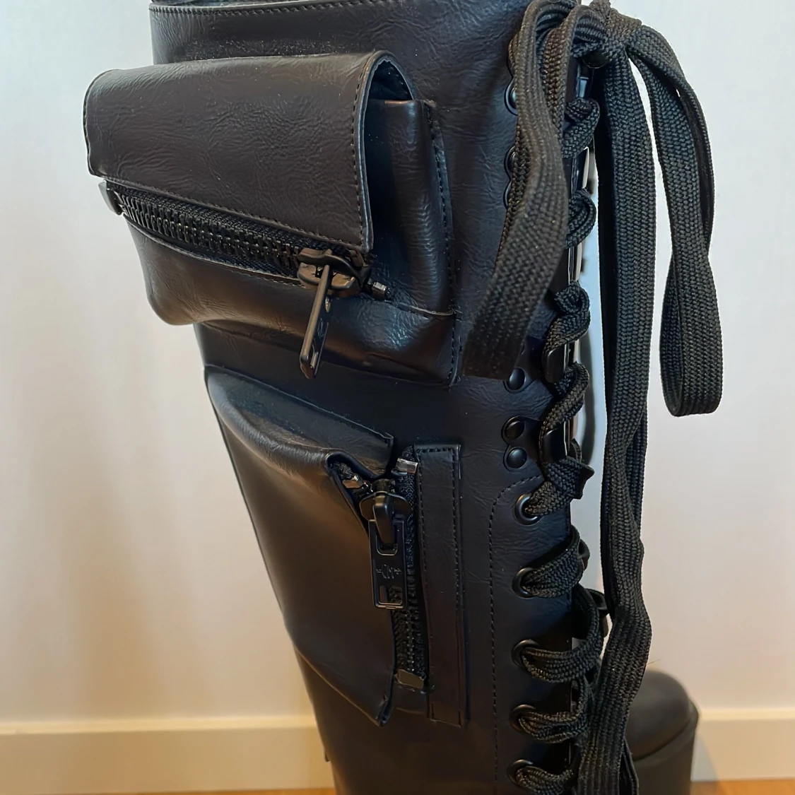 Svarta klackskor från dollskill - 91