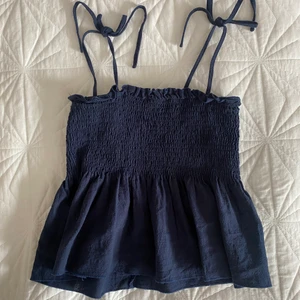 Topp från Shein - Jättefin topp från SHEIN, nyskick 💞