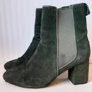 Snygga Mocka boots  - Från hm, rätt slitna därav priset 