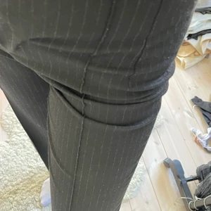 Rutiga Kostymbyxor  - Rutiga långa kostymbyxor med hög midja 