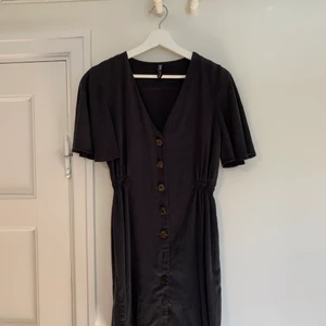 Klänning ZARA XS - Svart klänning från ZARA, använd 2 ggr