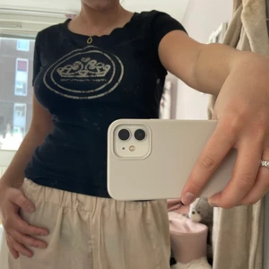 Fornarina T-shirt  - En snygg T-shirt från Fornarina som tyvärr aldrig har kommit till användning. Storlek S/M💗💗