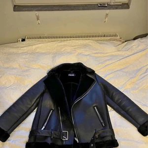 Skin Jacka - Skin jacka köpt på vera moda, ALDRIG använd. Nypris     1 000kr 