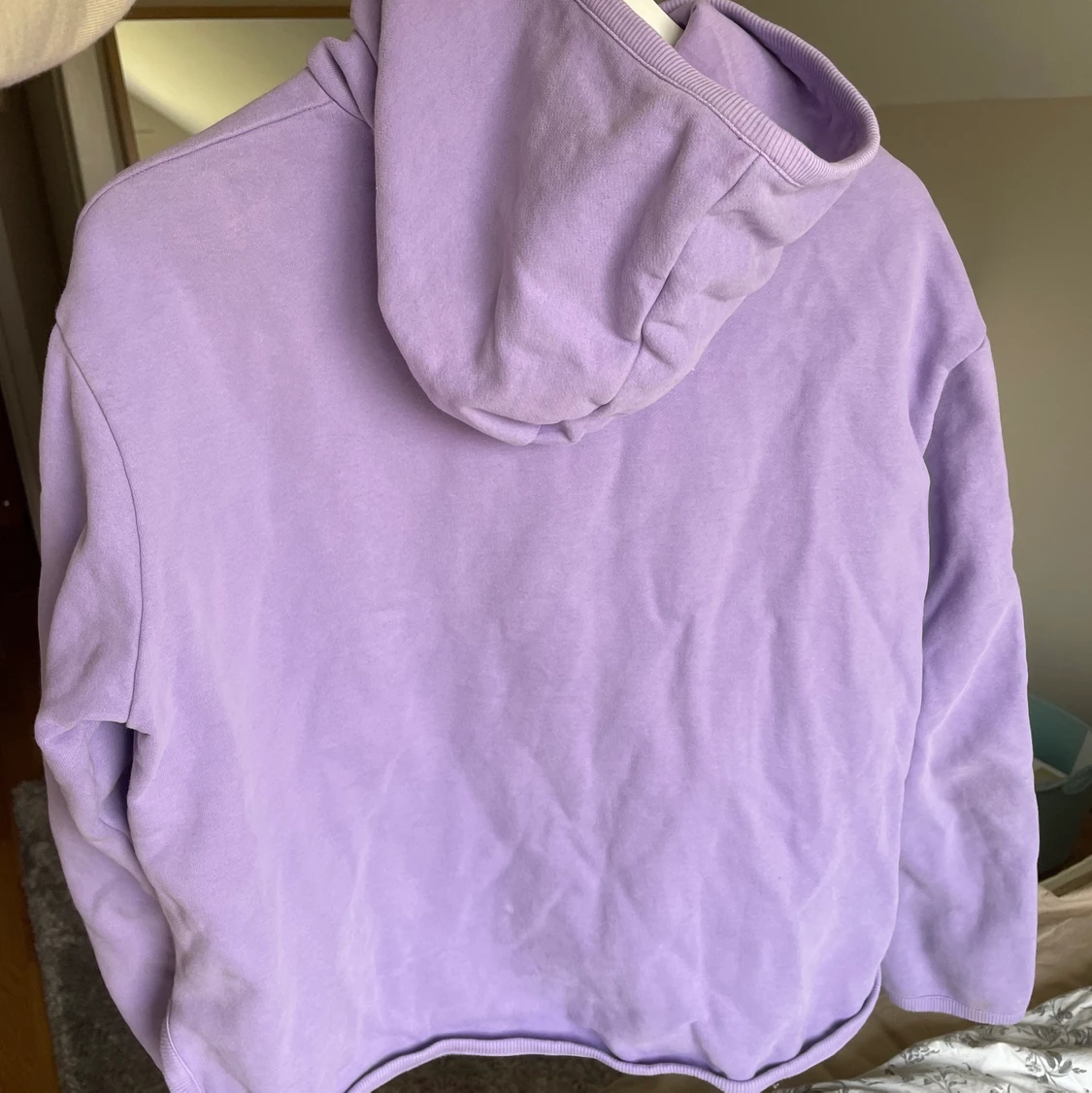 Lila huvtröja från Weekday - 90