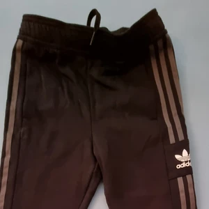 Adidas - Helt nytt,  storlek 140 för barn 10 år.