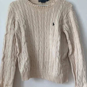 Ralph Lauren kabelstickad tröja  - Snygg Ralph lauren tröja storlek L men passar med som M 
