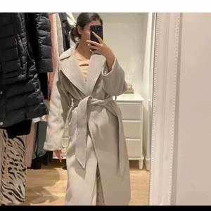 Fin grå vår kappa i strl xs - Fint skick, inte använt mycket. 